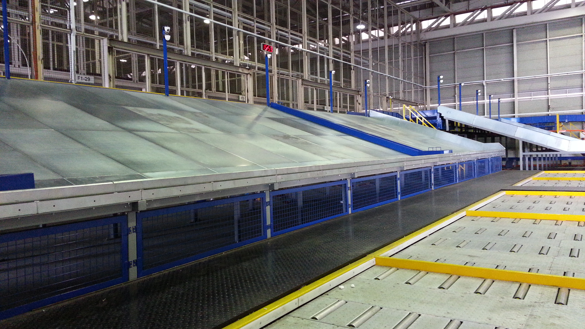 Robotpack automated material handling conveyor system